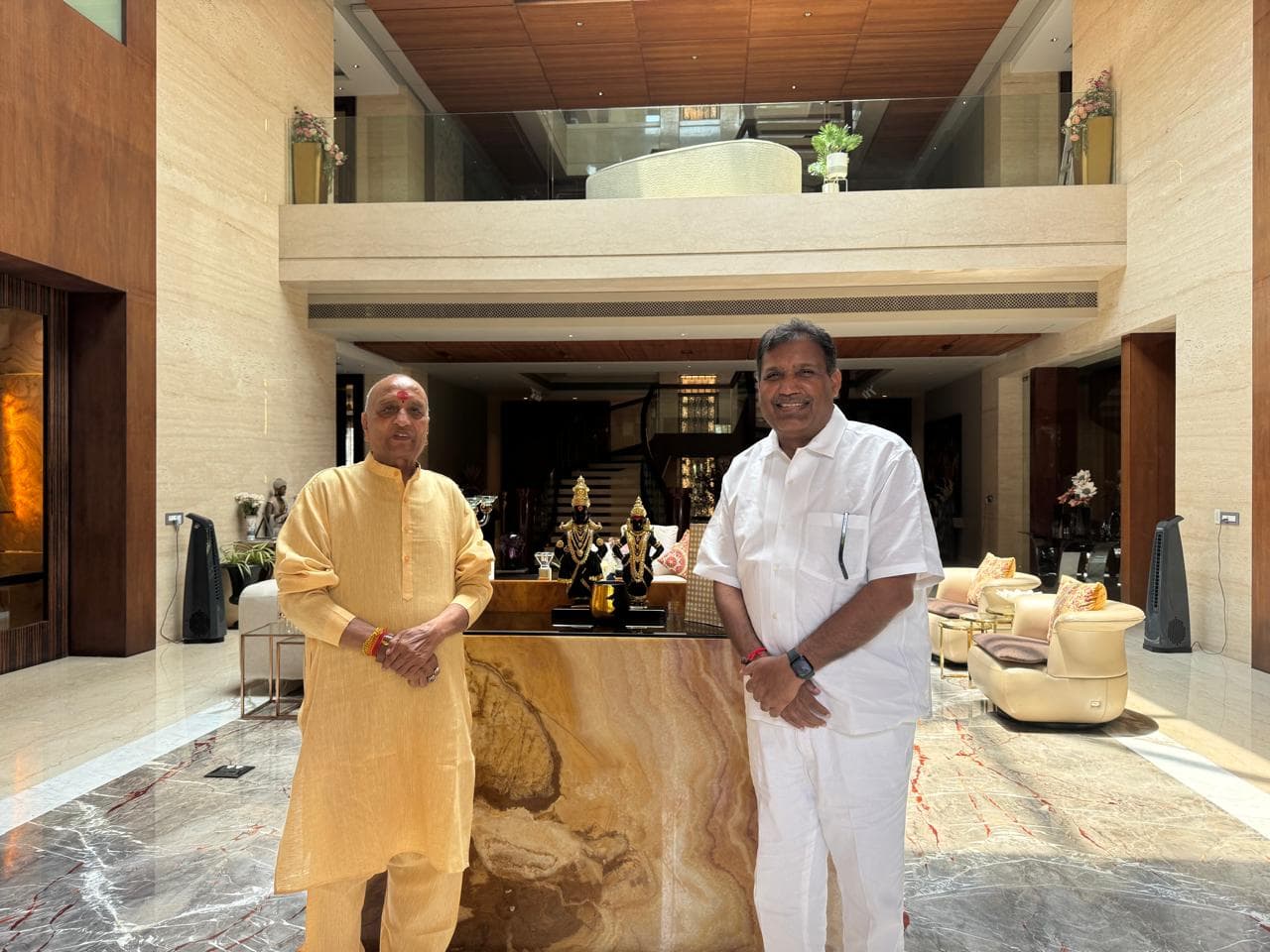 Presenting organic honey and Orjaprash to Nitin Ji Gadkari